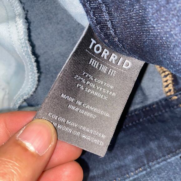 Torrid Rainstorm Dark Wash Blue Denim Luxe Slim Boot Cut Jeans Women's Size 18 - Picture 7 of 7